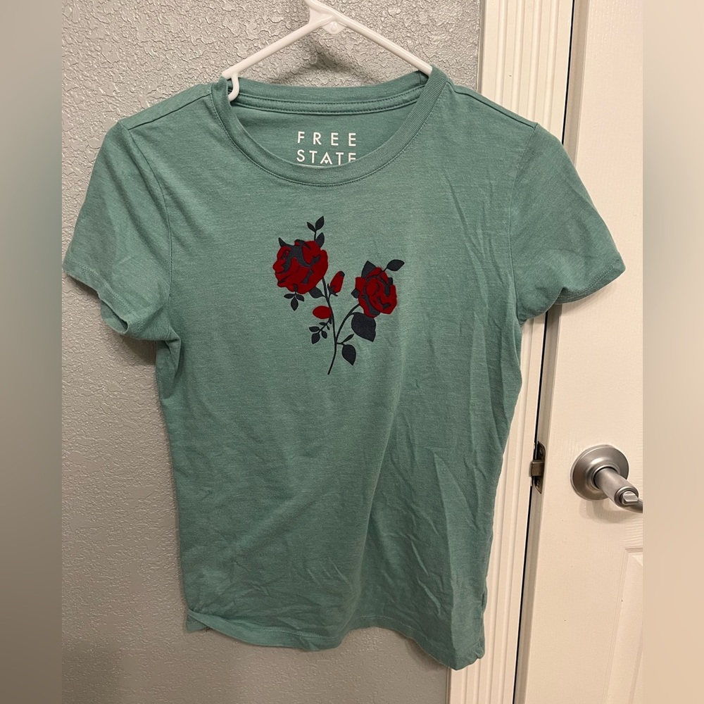 2 shirts Old navy size M juniors